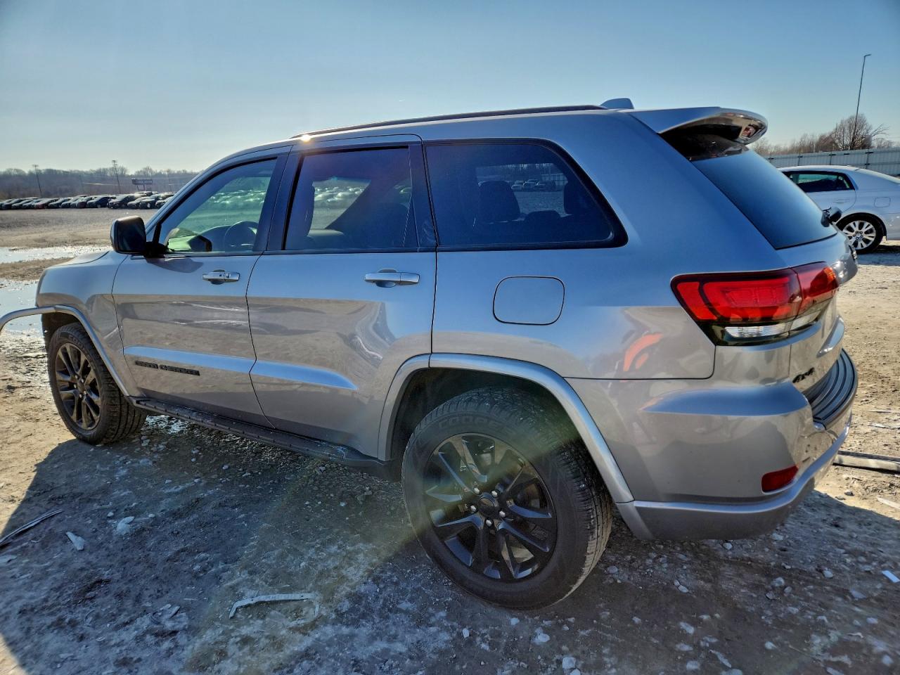 2019 JEEP GRAND CHEROKEE LAREDO photo 2