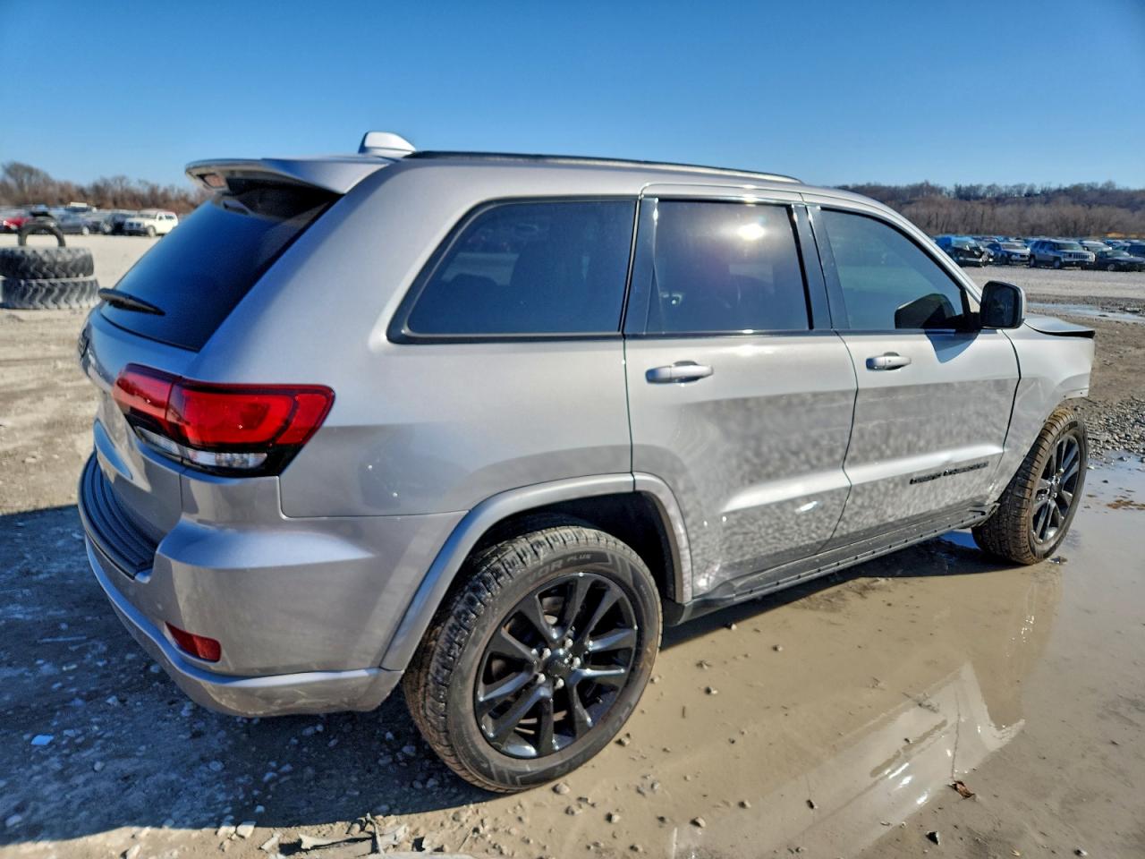 2019 JEEP GRAND CHEROKEE LAREDO photo 3