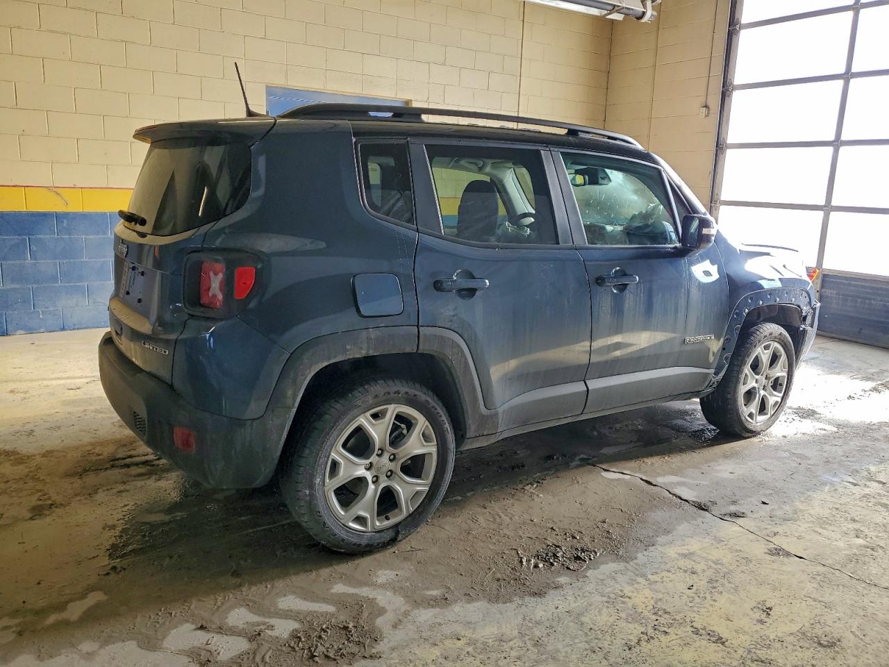 2023 JEEP RENEGADE LIMITED photo 3