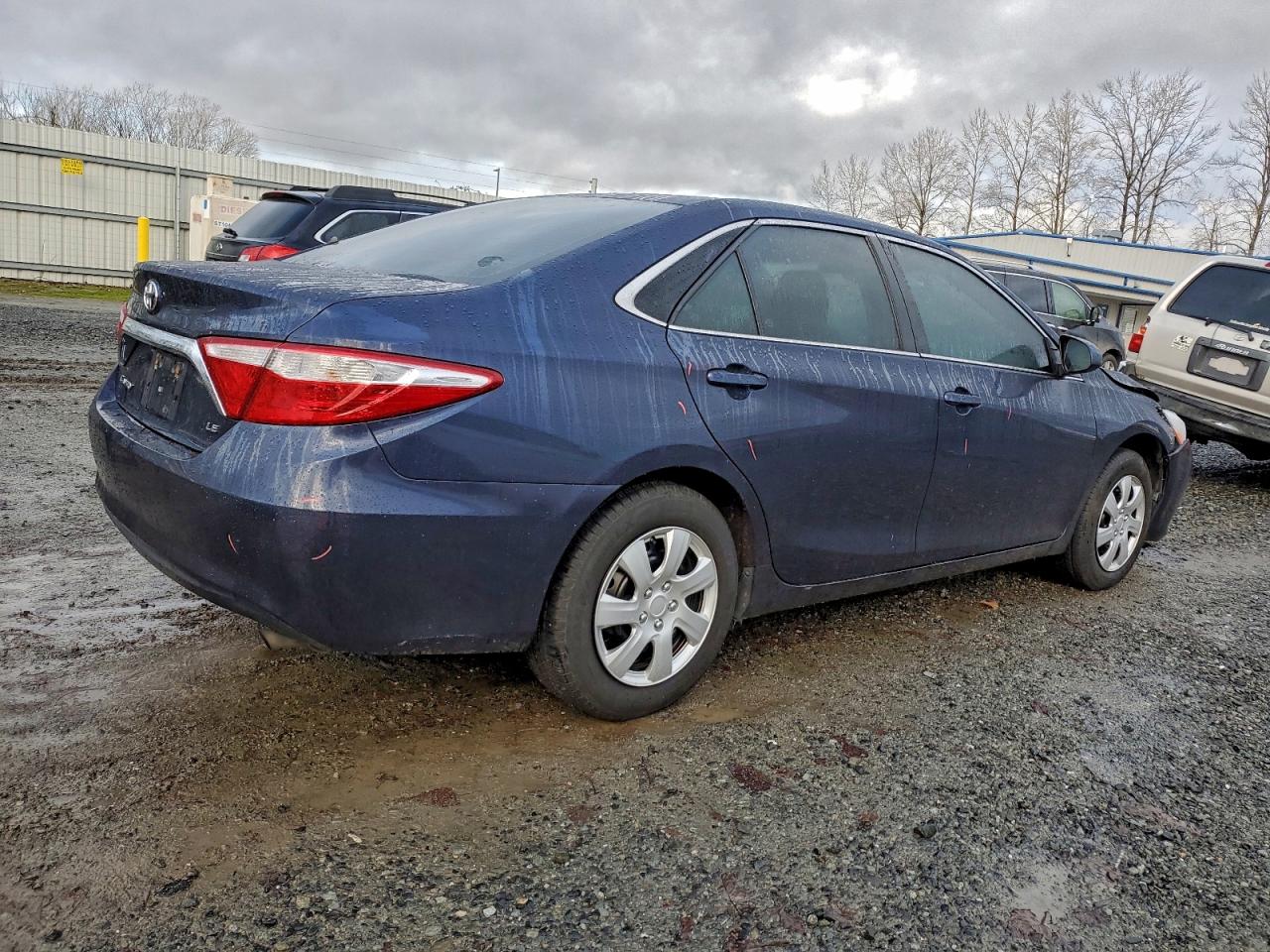 2017 TOYOTA CAMRY LE photo 3