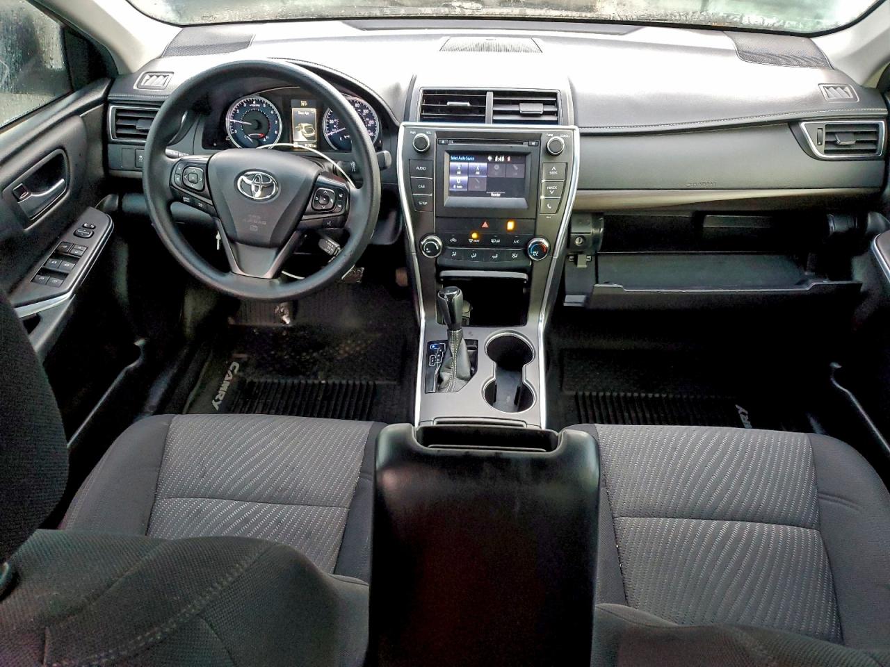 2017 TOYOTA CAMRY LE photo 8