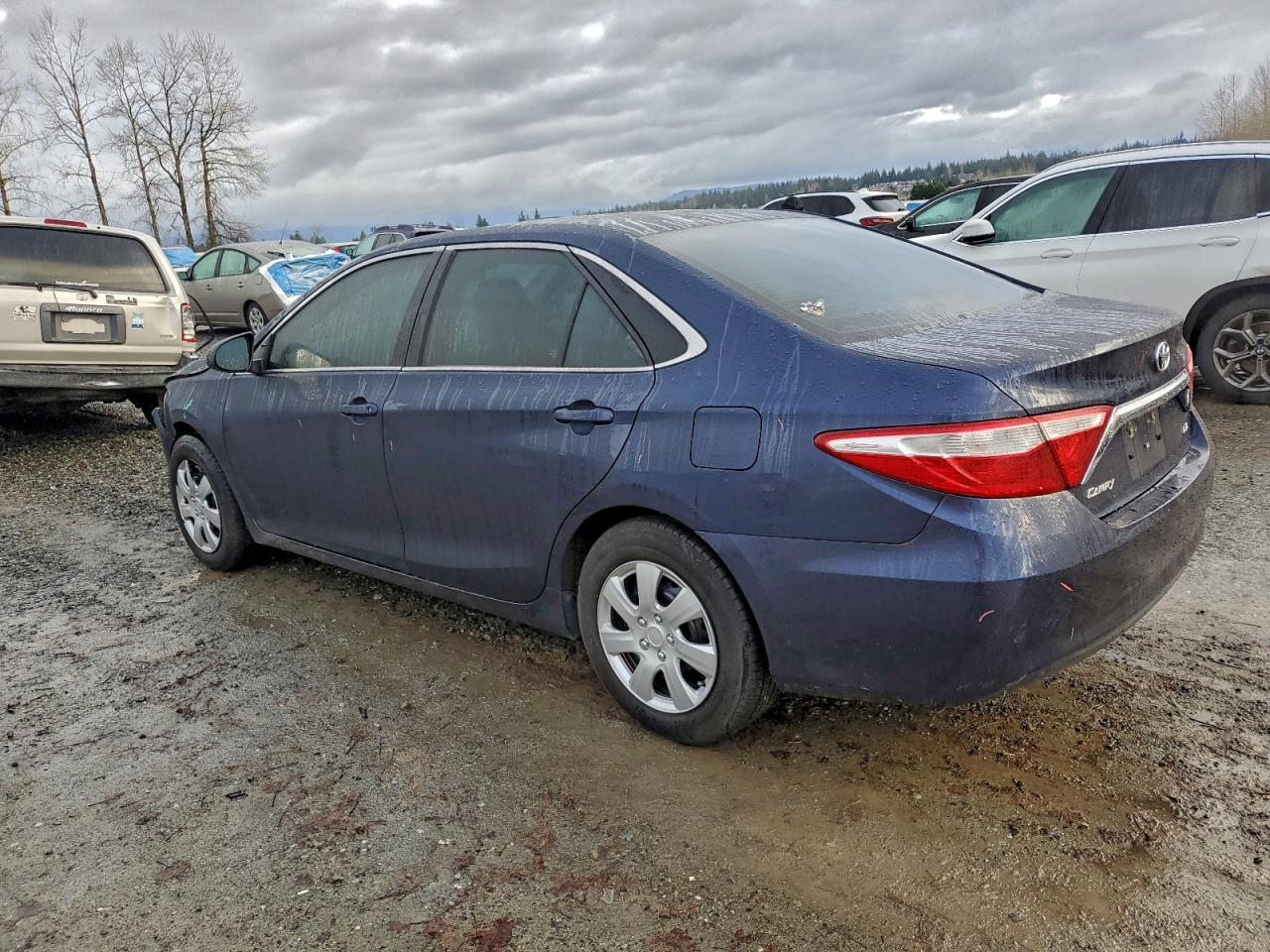 2017 TOYOTA CAMRY LE photo 2