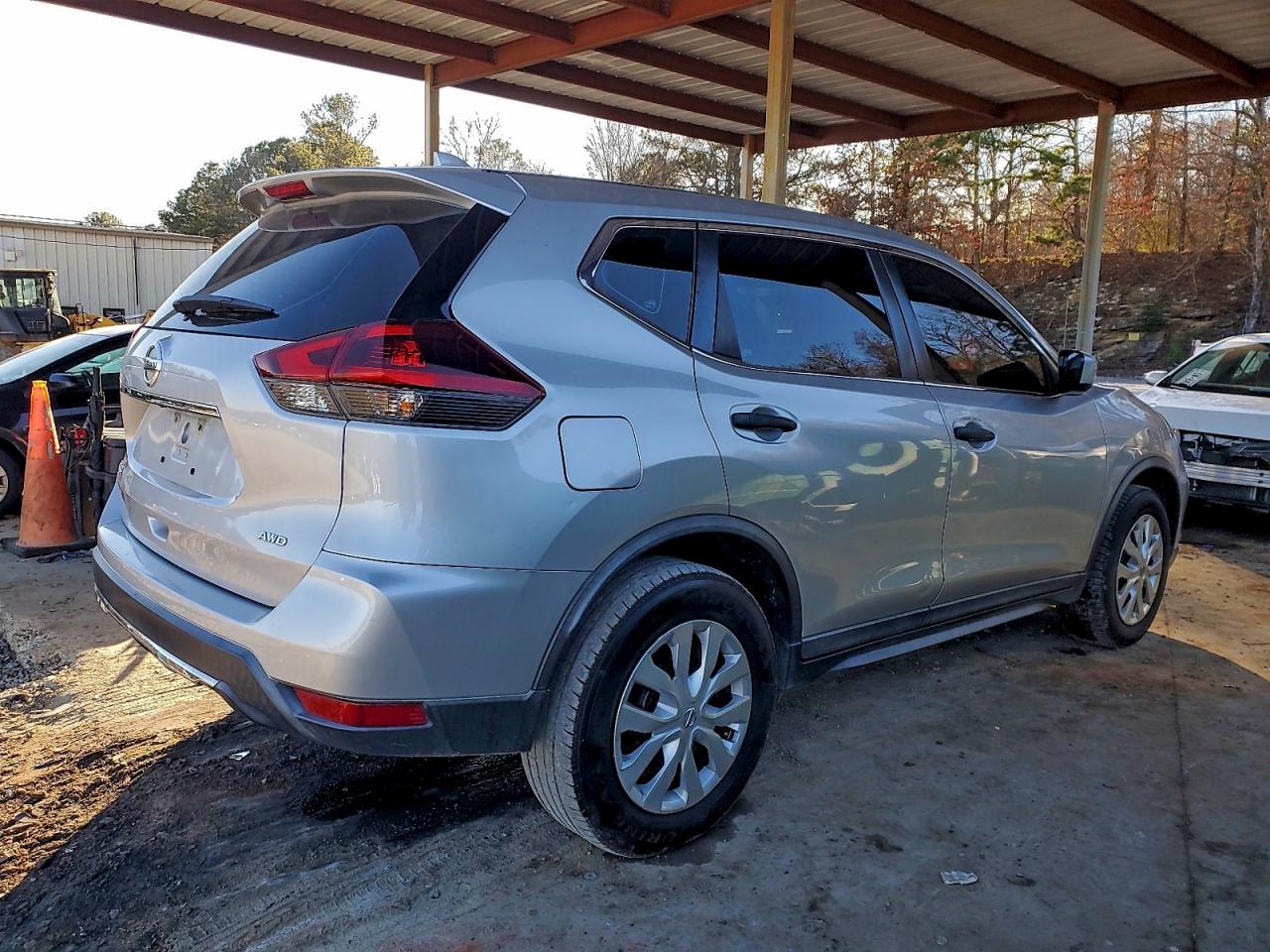 2018 NISSAN ROGUE S photo 5