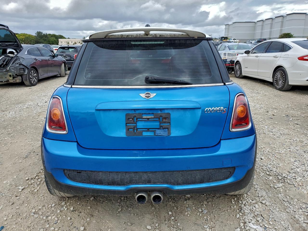 2009 MINI COOPER S photo 11