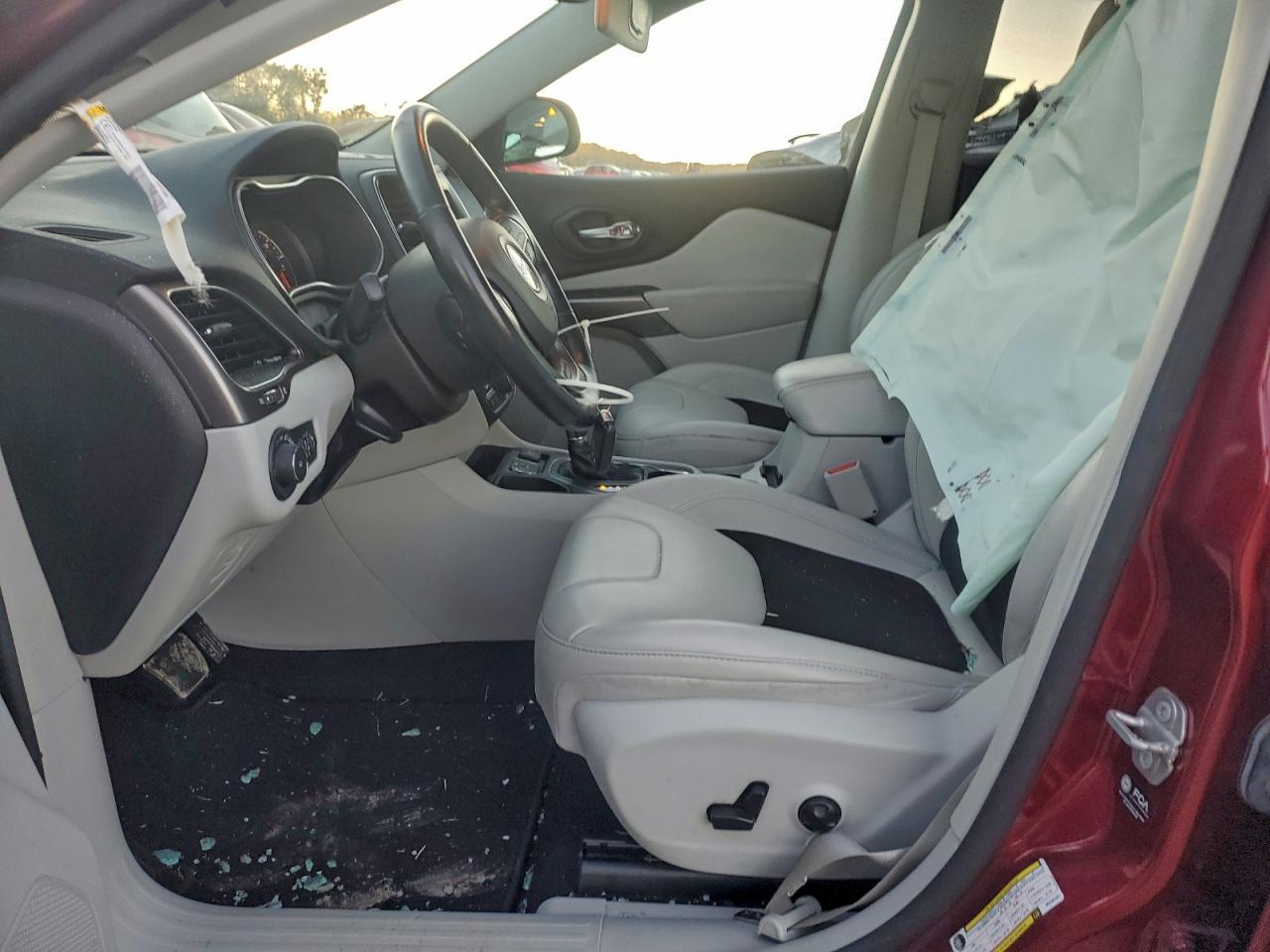 2021 JEEP CHEROKEE LATITUDE PLUS photo 13