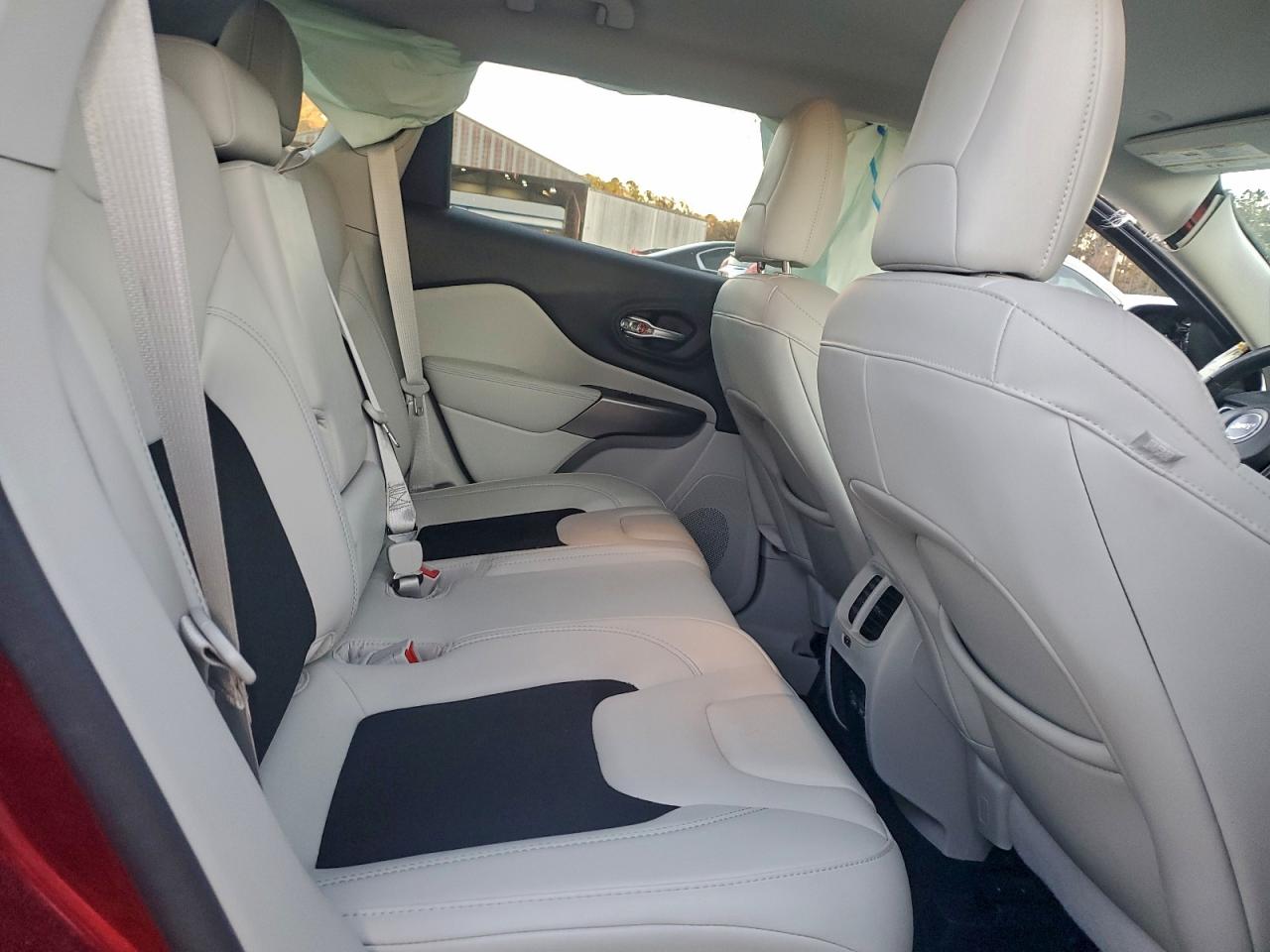 2021 JEEP CHEROKEE LATITUDE PLUS photo 19