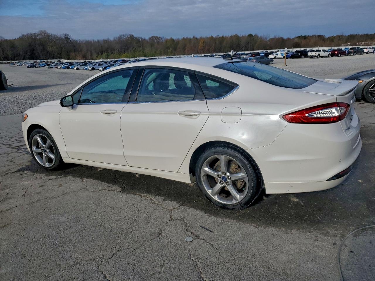 2014 FORD FUSION SE photo 2