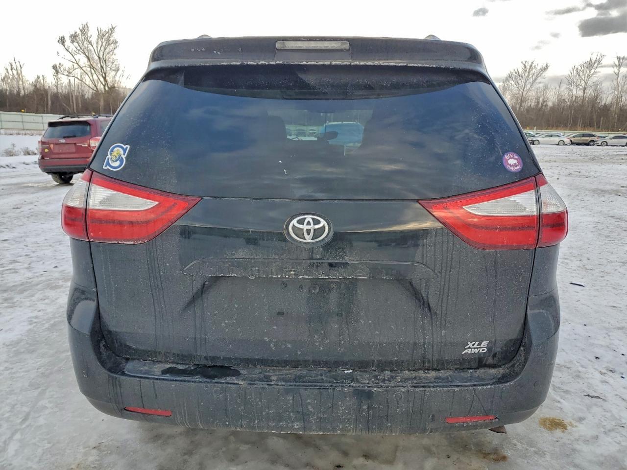2017 TOYOTA SIENNA XLE photo 11