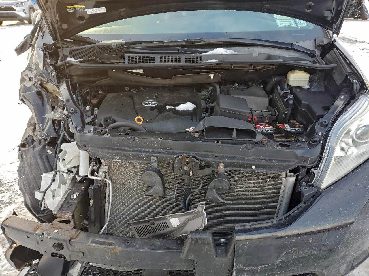 2017 TOYOTA SIENNA XLE photo 23