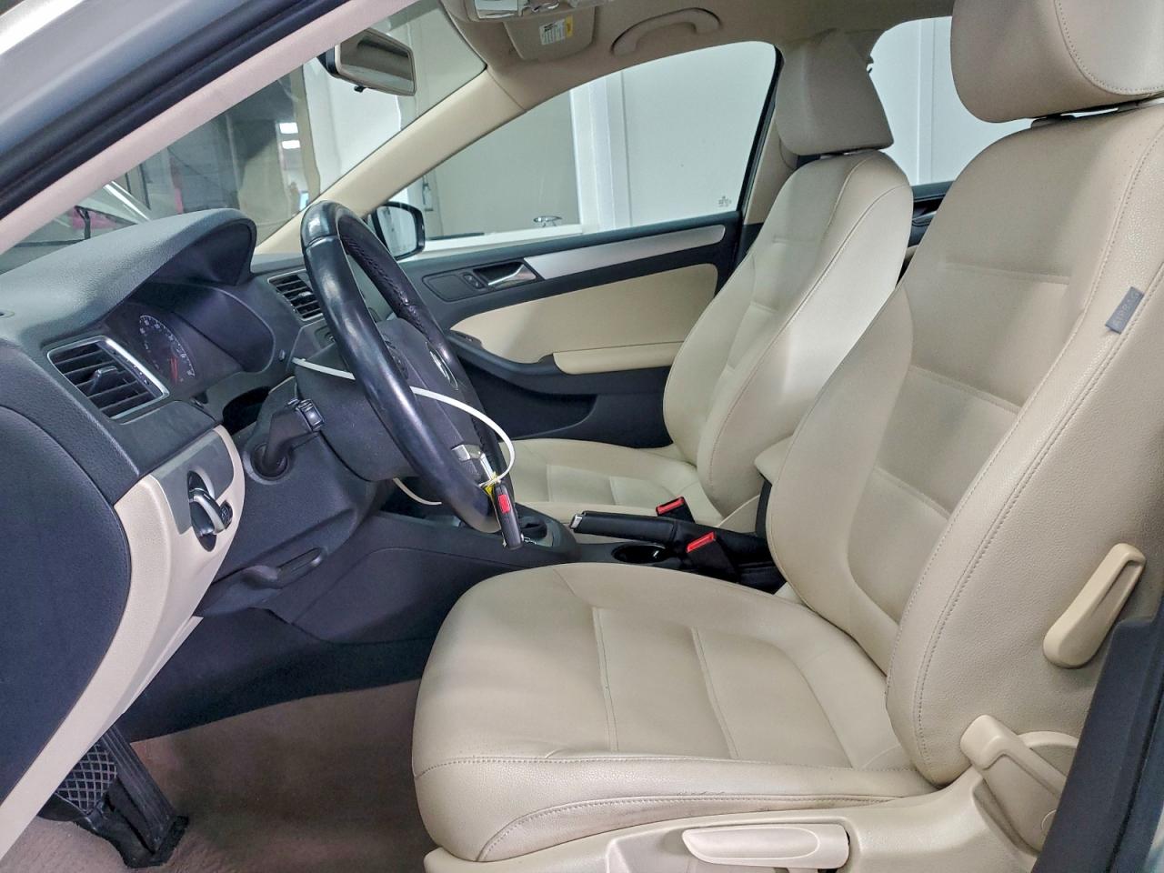 2011 VOLKSWAGEN JETTA SEL photo 13
