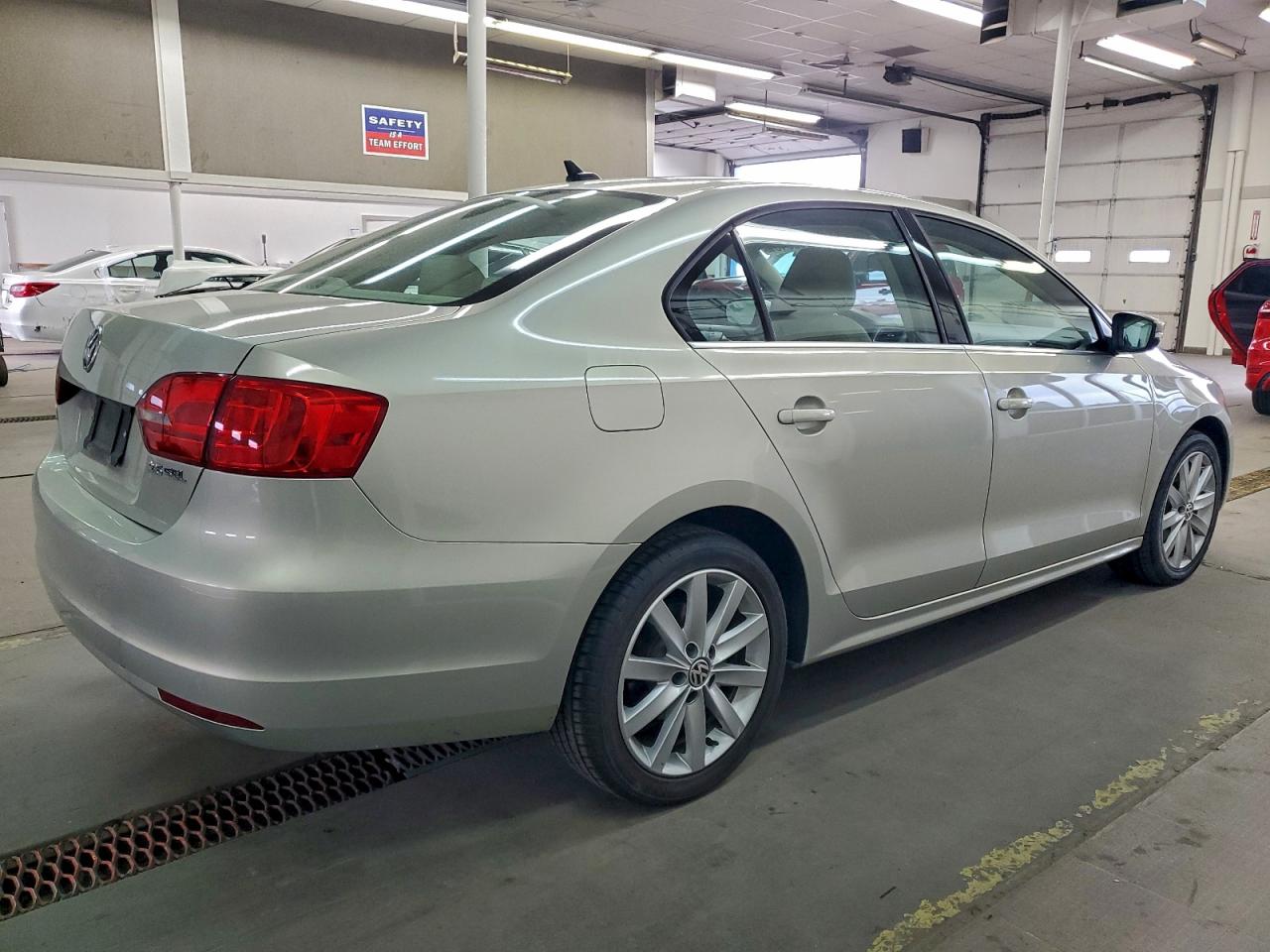 2011 VOLKSWAGEN JETTA SEL photo 5