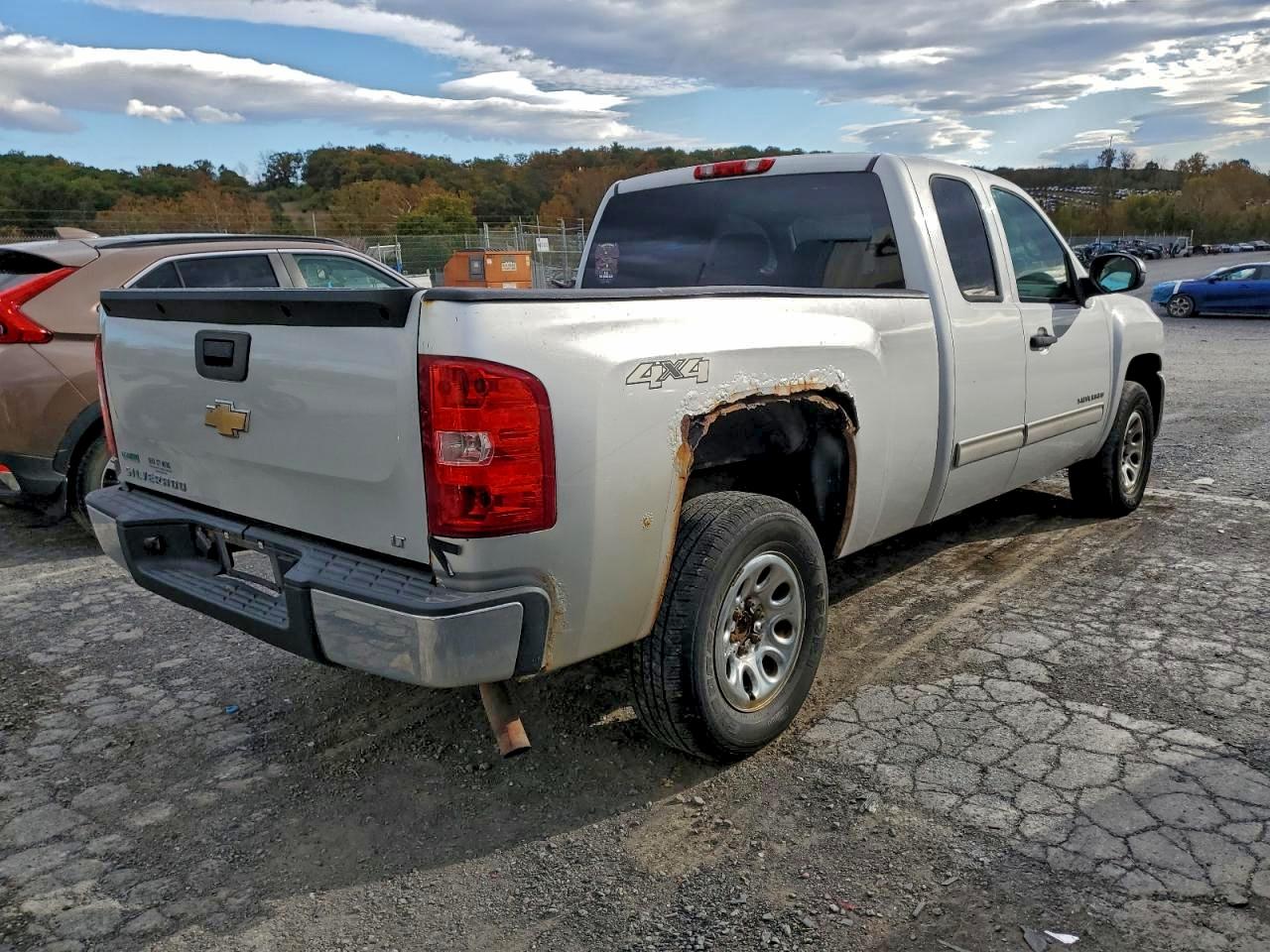 2010 CHEVROLET SILVERADO K1500 LT photo 5