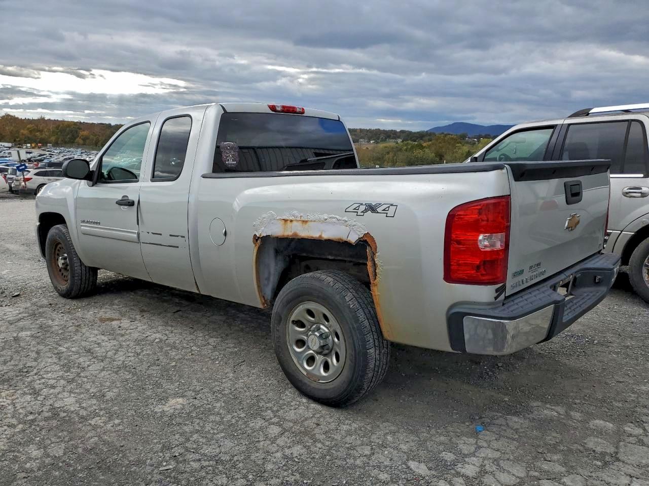 2010 CHEVROLET SILVERADO K1500 LT photo 3