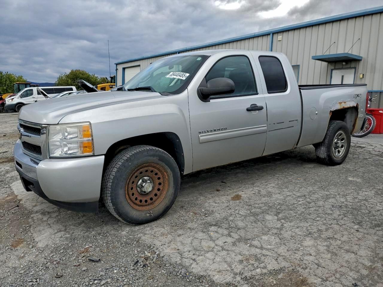 2010 CHEVROLET SILVERADO K1500 LT — NORMAL WEAR damage — photo 1
