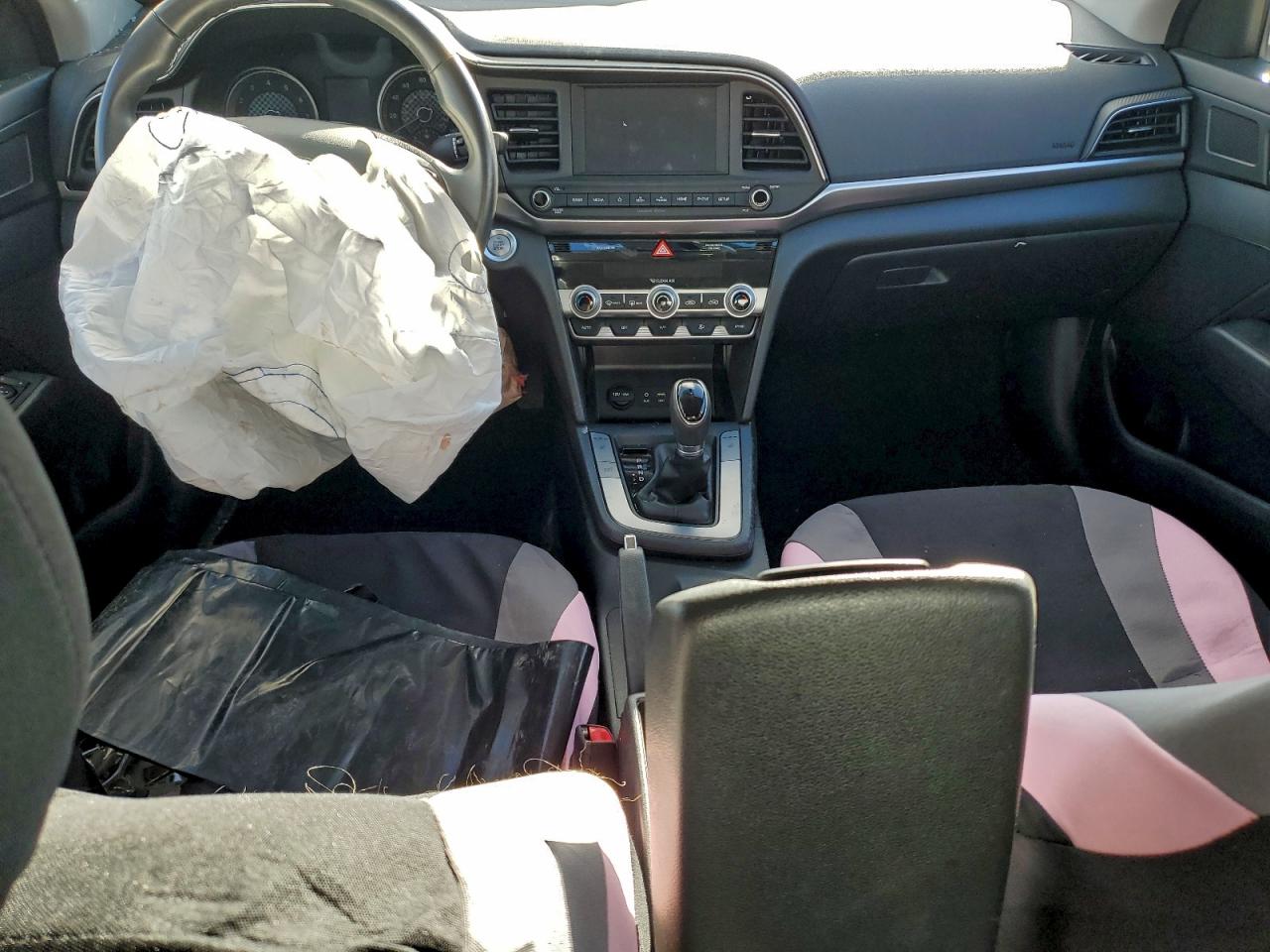 2020 HYUNDAI ELANTRA SEL photo 22
