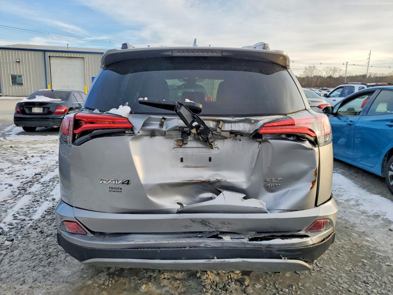 2017 TOYOTA RAV4 XLE photo 6