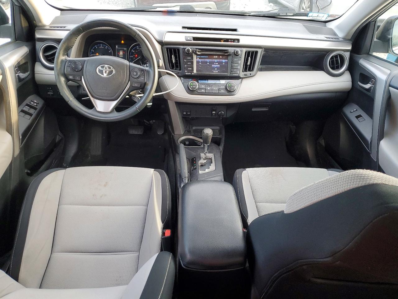 2017 TOYOTA RAV4 XLE photo 8
