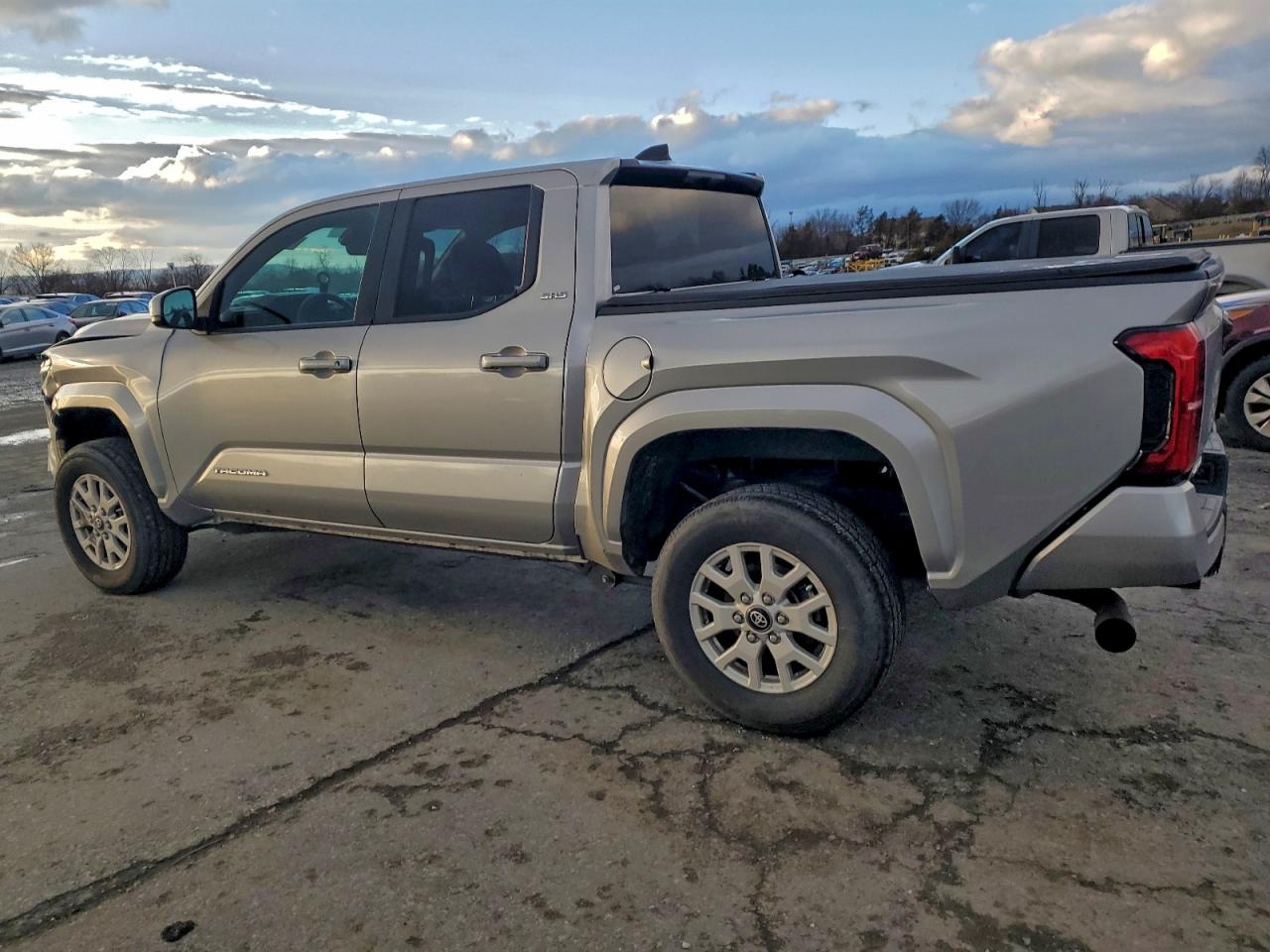 2024 TOYOTA TACOMA DOUBLE CAB photo 3