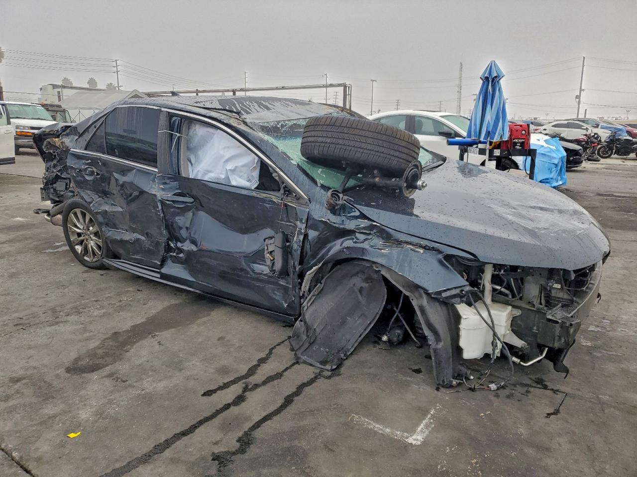 2016 TOYOTA CAMRY XSE photo 4