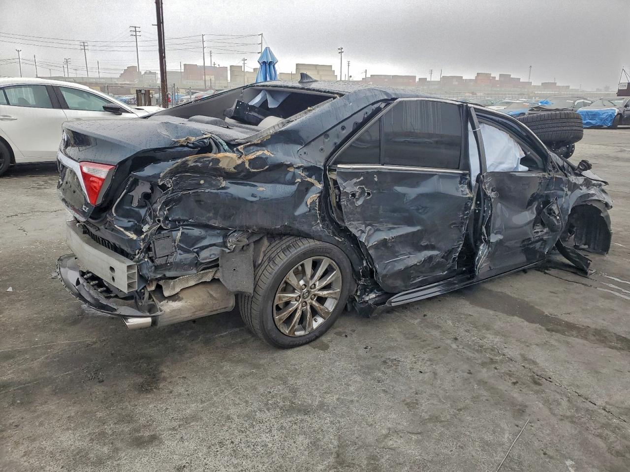 2016 TOYOTA CAMRY XSE photo 3