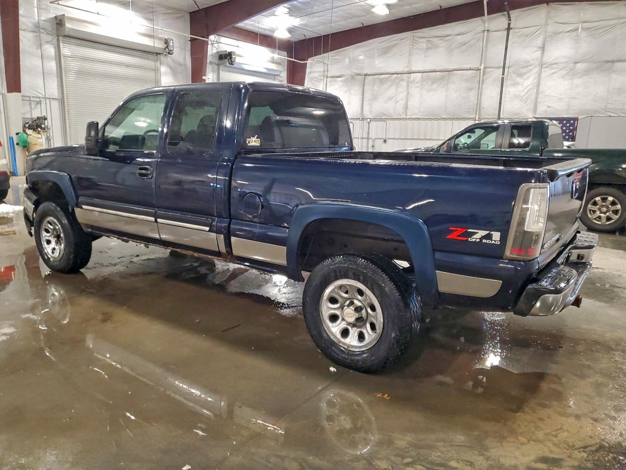 2005 CHEVROLET SILVERADO K1500 photo 2
