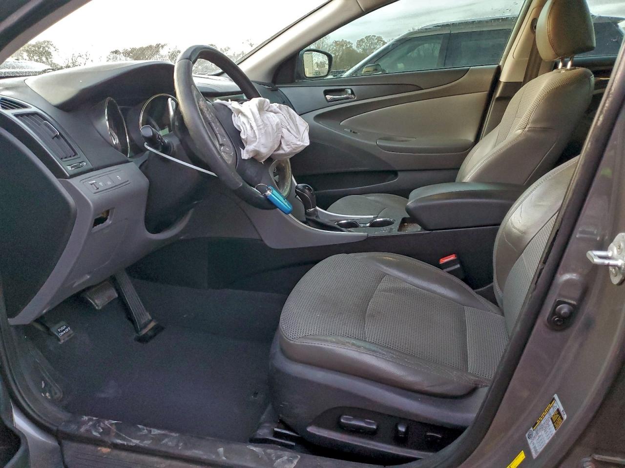 2013 HYUNDAI SONATA SE photo 13