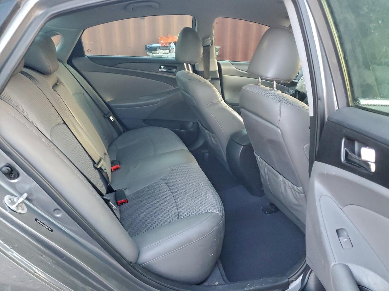2013 HYUNDAI SONATA SE photo 19