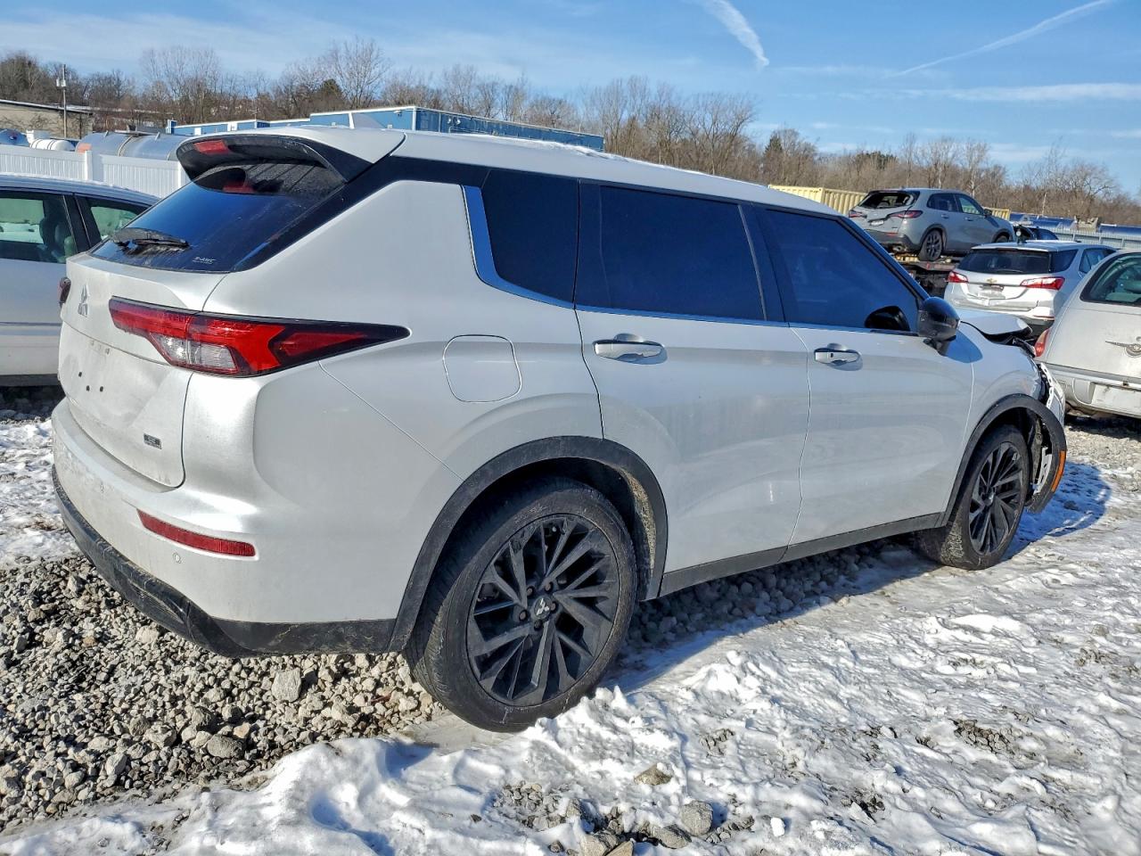 2024 MITSUBISHI OUTLANDER SE photo 5