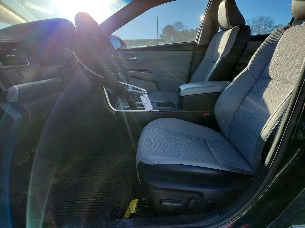 2017 TOYOTA CAMRY LE photo 19