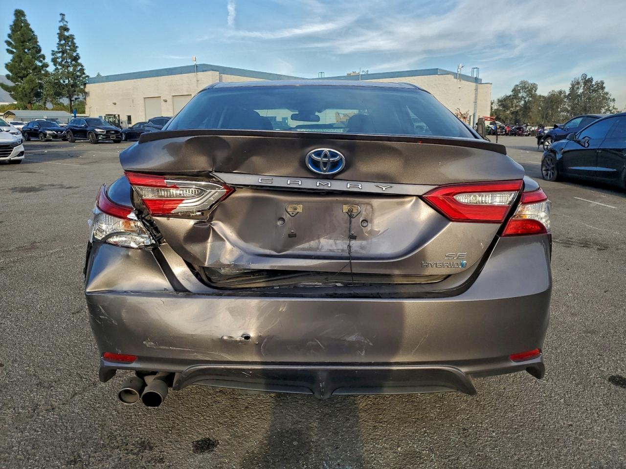 2018 TOYOTA CAMRY HYBRID photo 11