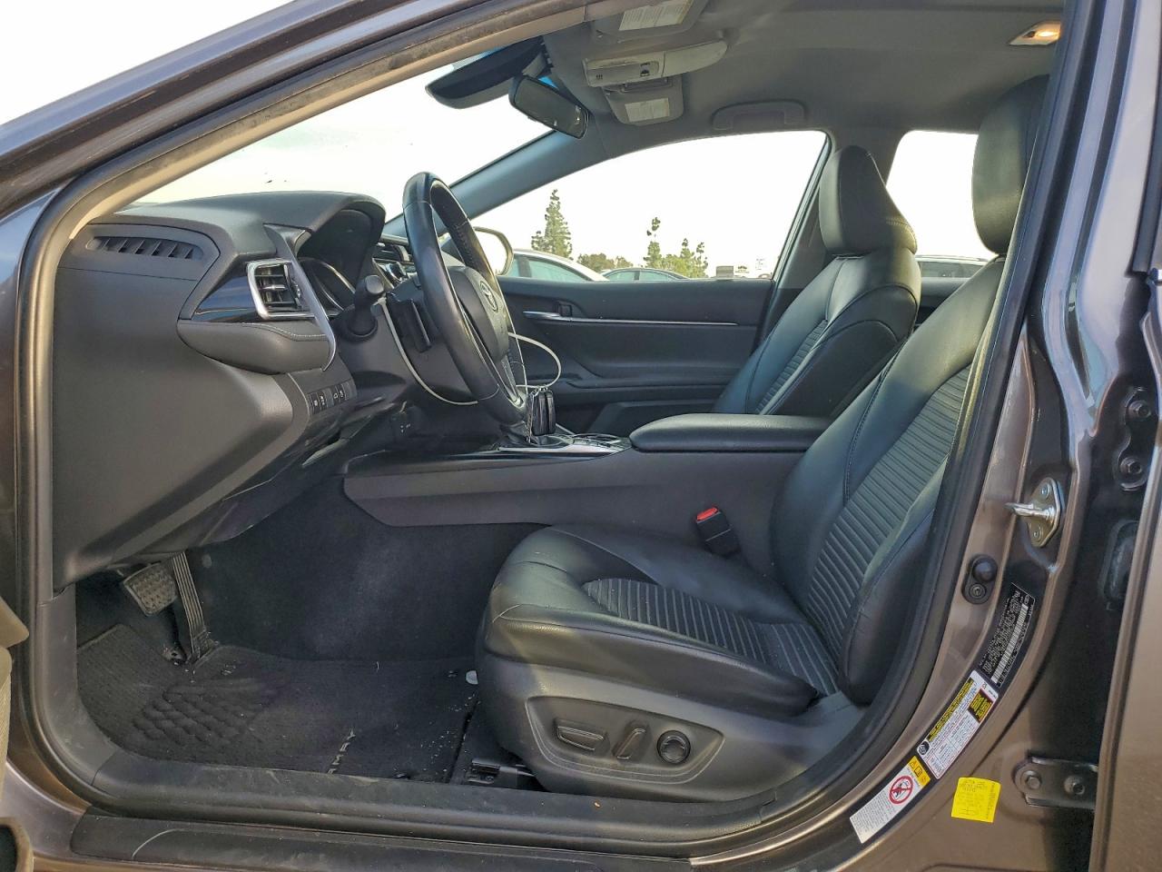 2018 TOYOTA CAMRY HYBRID photo 13