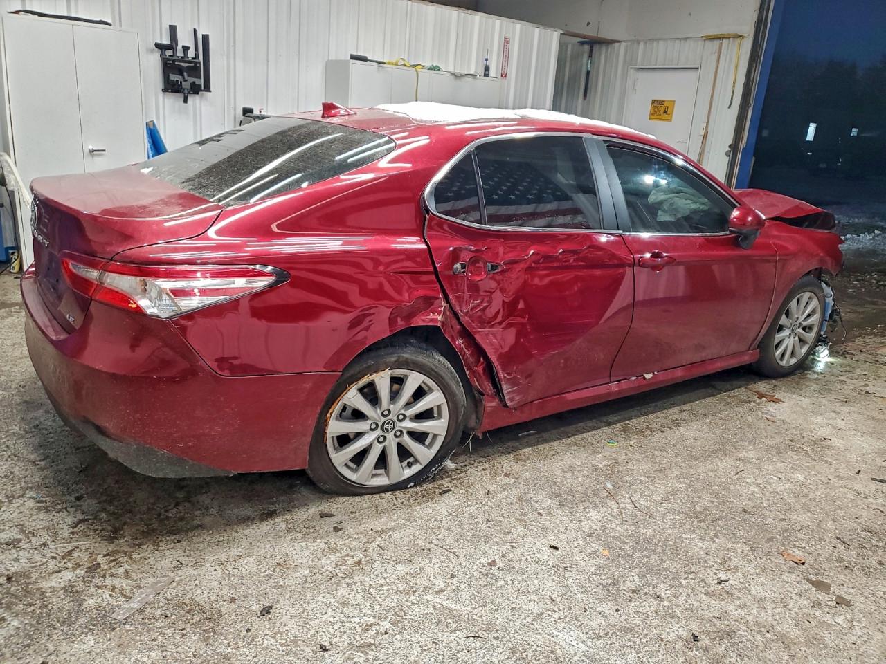 2020 TOYOTA CAMRY LE photo 3