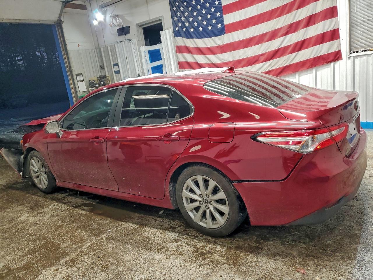 2020 TOYOTA CAMRY LE photo 2