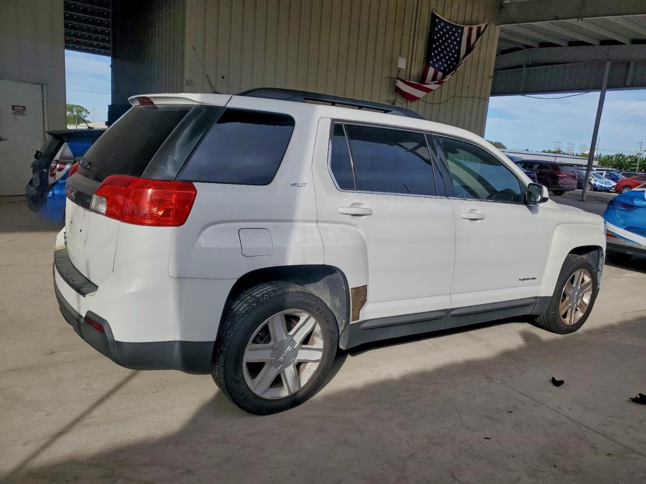 2011 GMC TERRAIN SLT photo 5