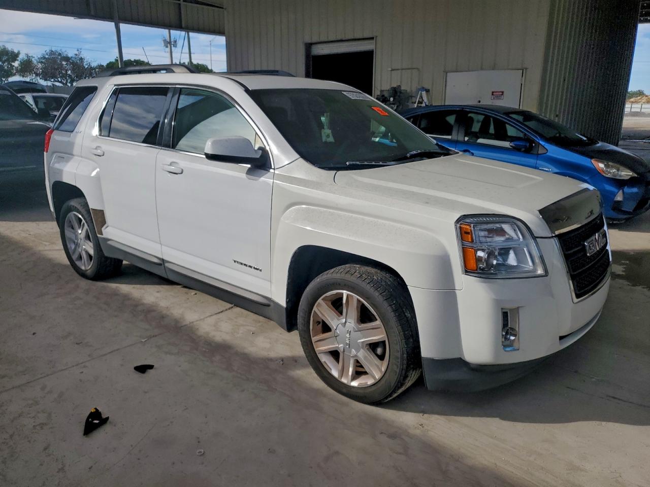 2011 GMC TERRAIN SLT photo 7