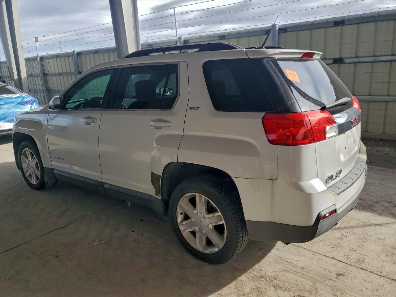 2011 GMC TERRAIN SLT photo 3