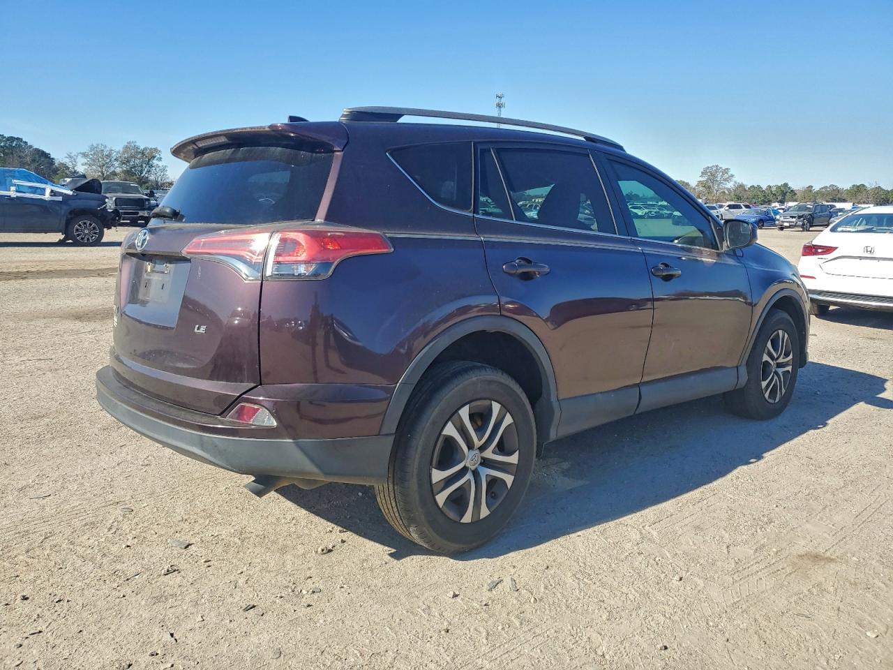 2018 TOYOTA RAV4 LE photo 5