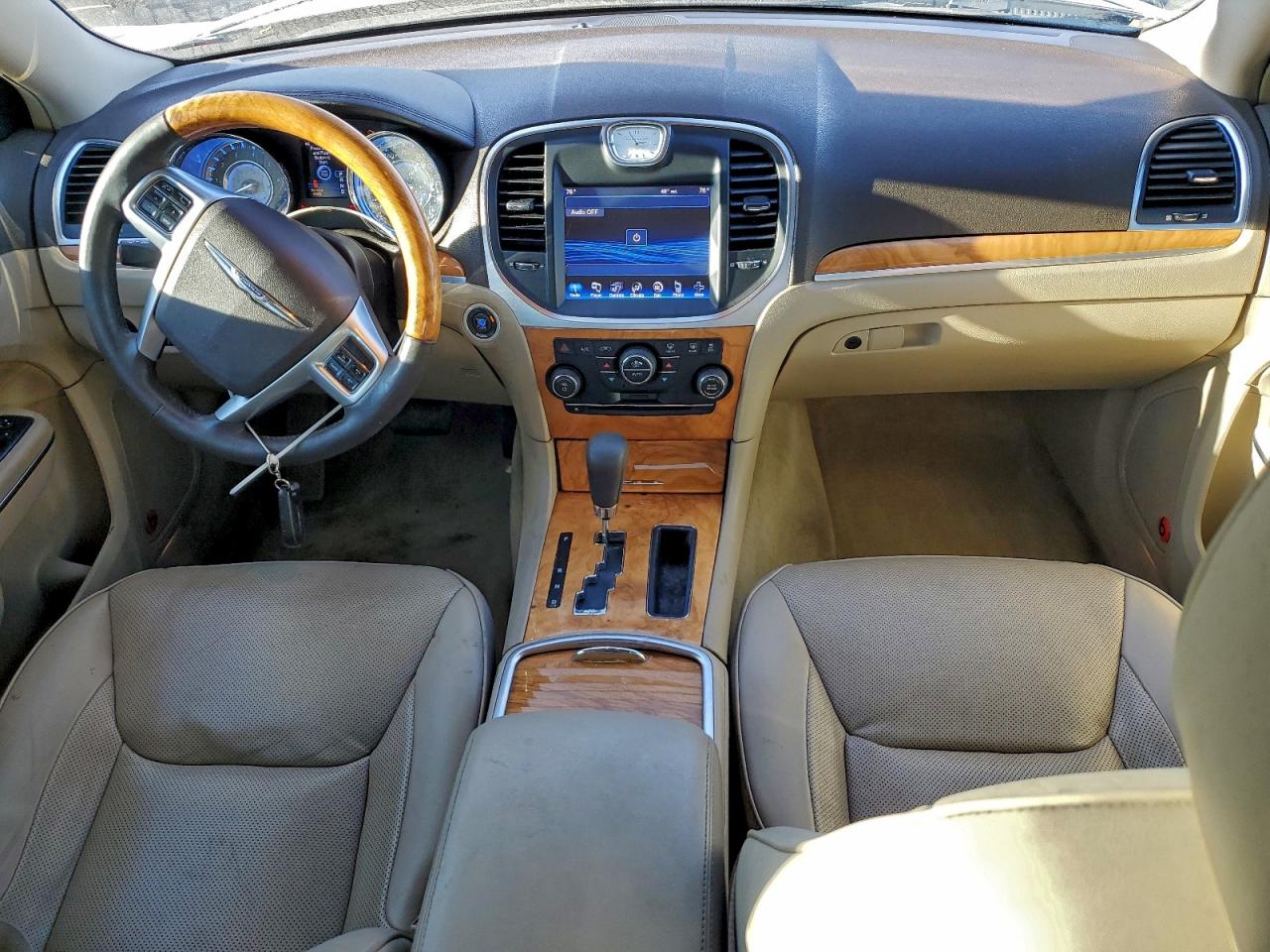 2013 CHRYSLER 300C photo 8