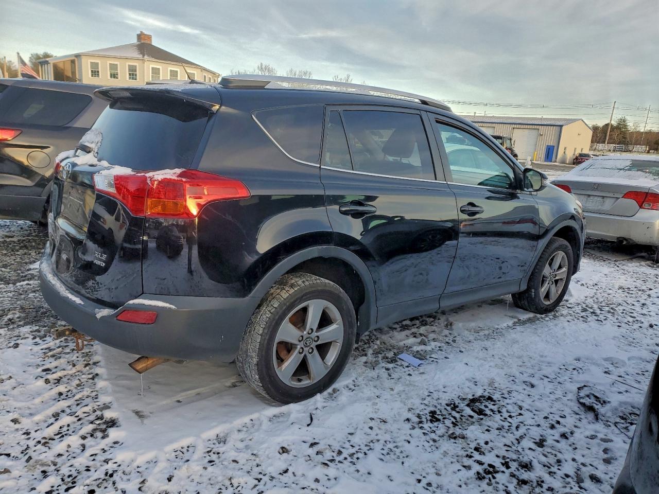 2015 TOYOTA RAV4 XLE photo 3