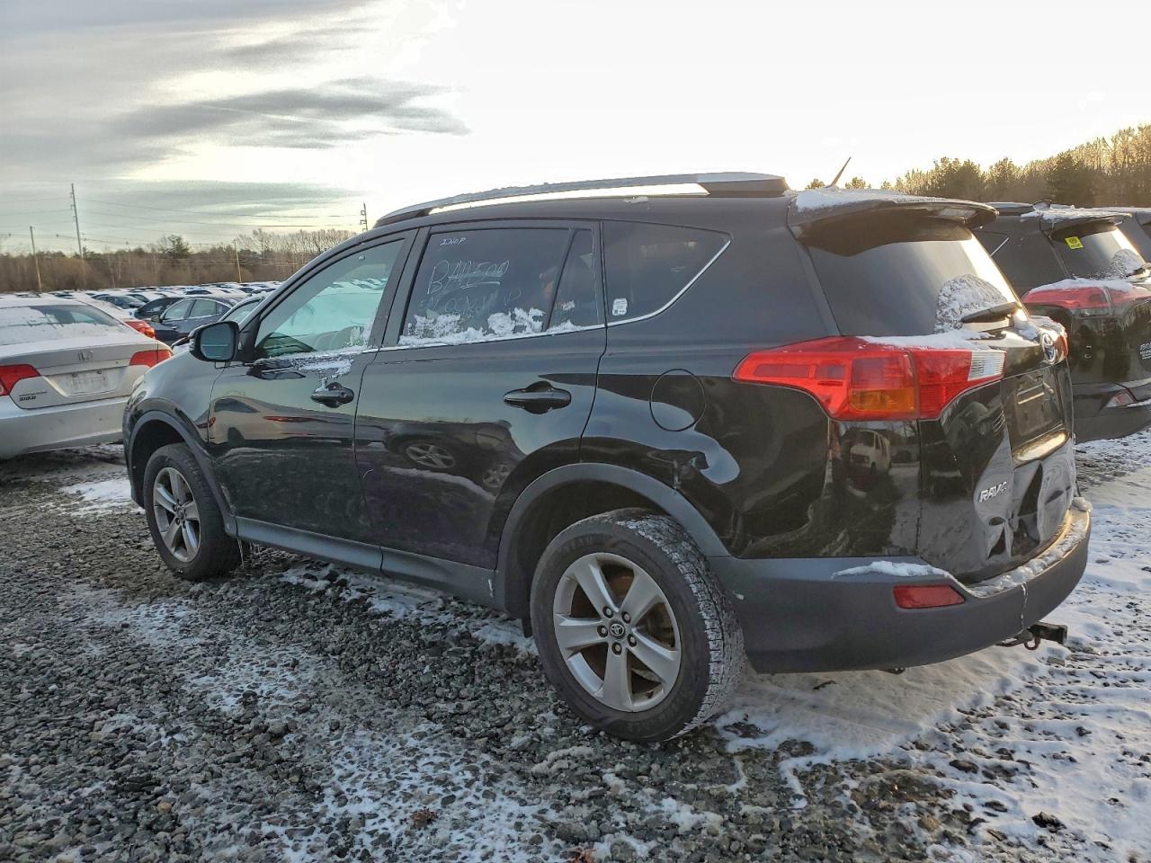2015 TOYOTA RAV4 XLE photo 2