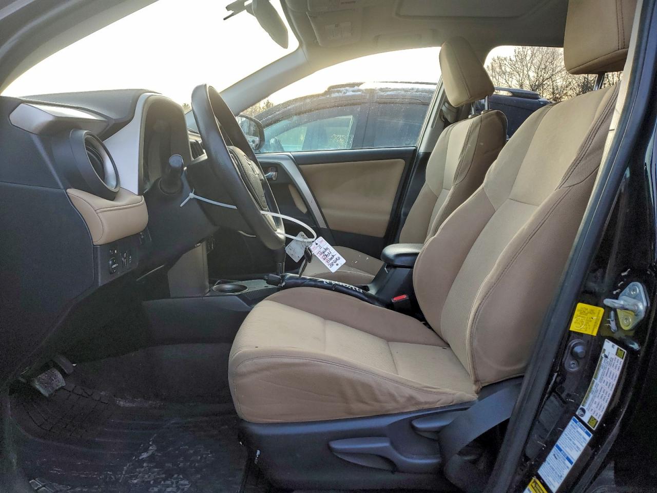 2015 TOYOTA RAV4 XLE photo 7