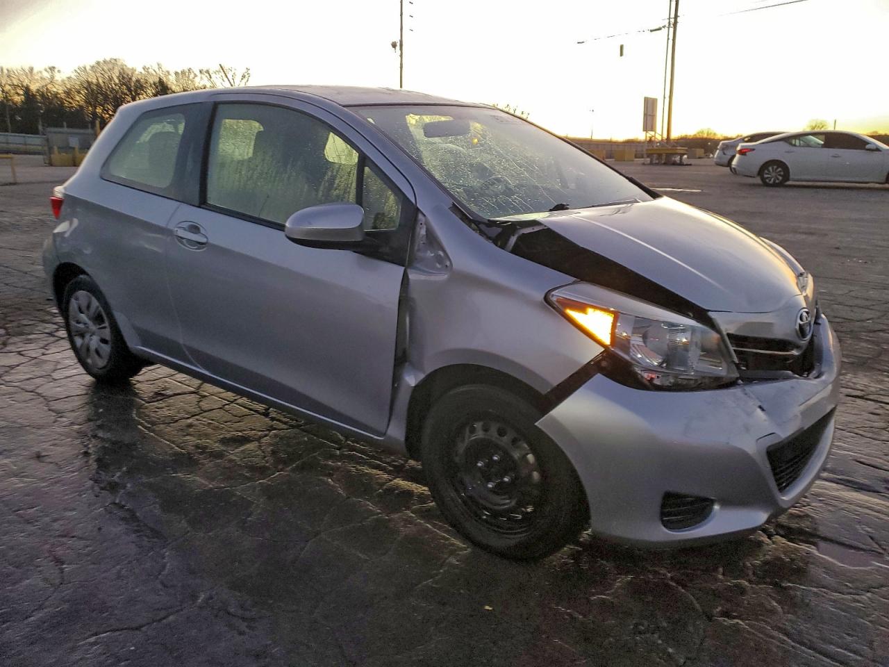 2014 TOYOTA YARIS photo 7