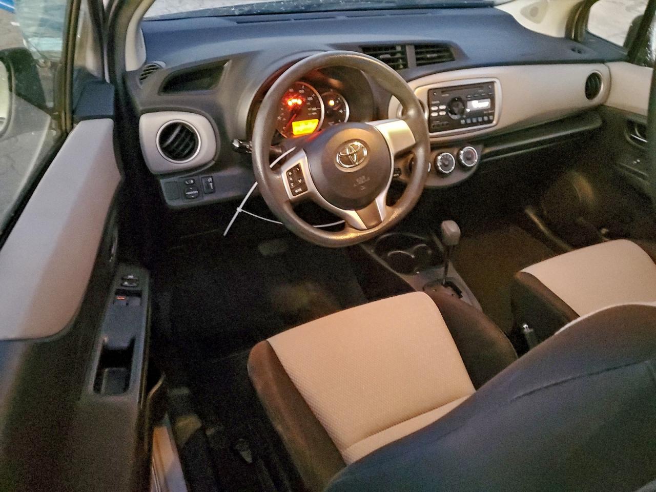 2014 TOYOTA YARIS photo 15