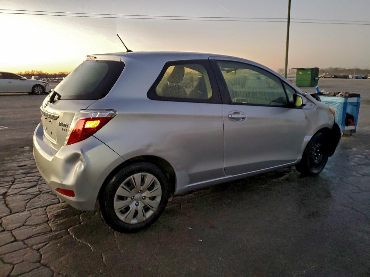 2014 TOYOTA YARIS photo 5