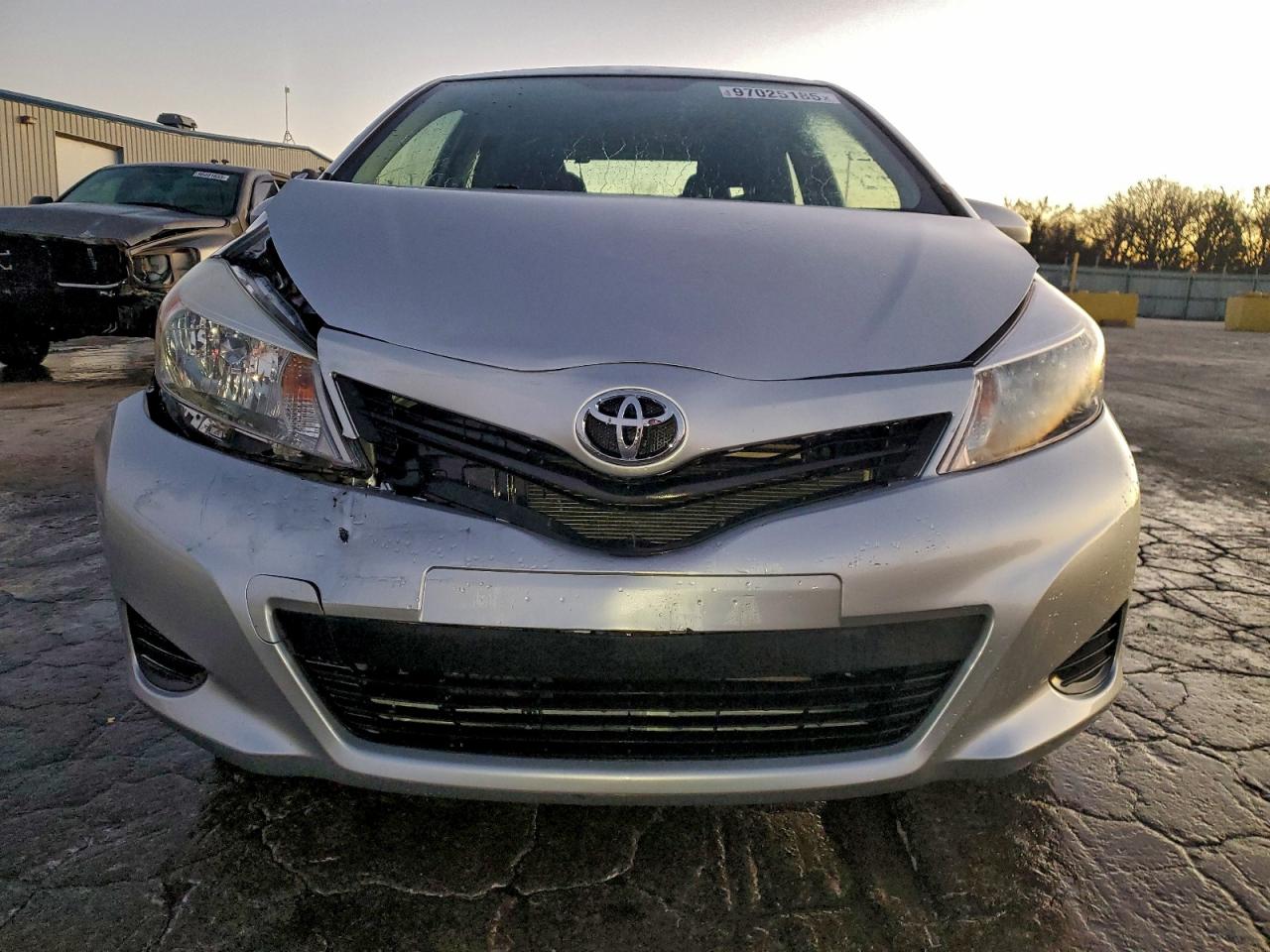 2014 TOYOTA YARIS photo 9
