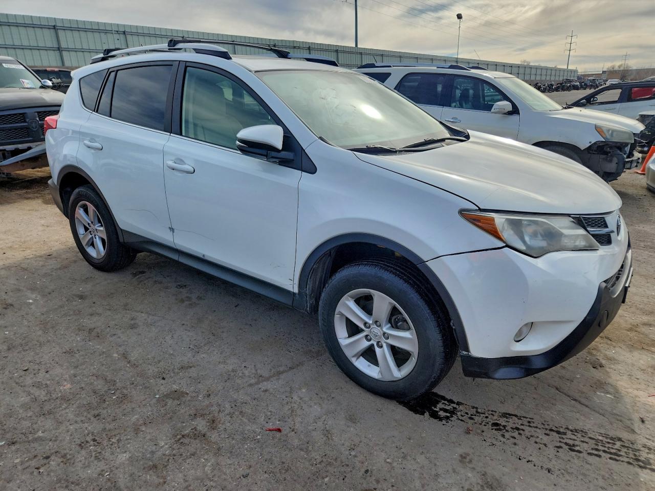 2013 TOYOTA RAV4 XLE photo 4