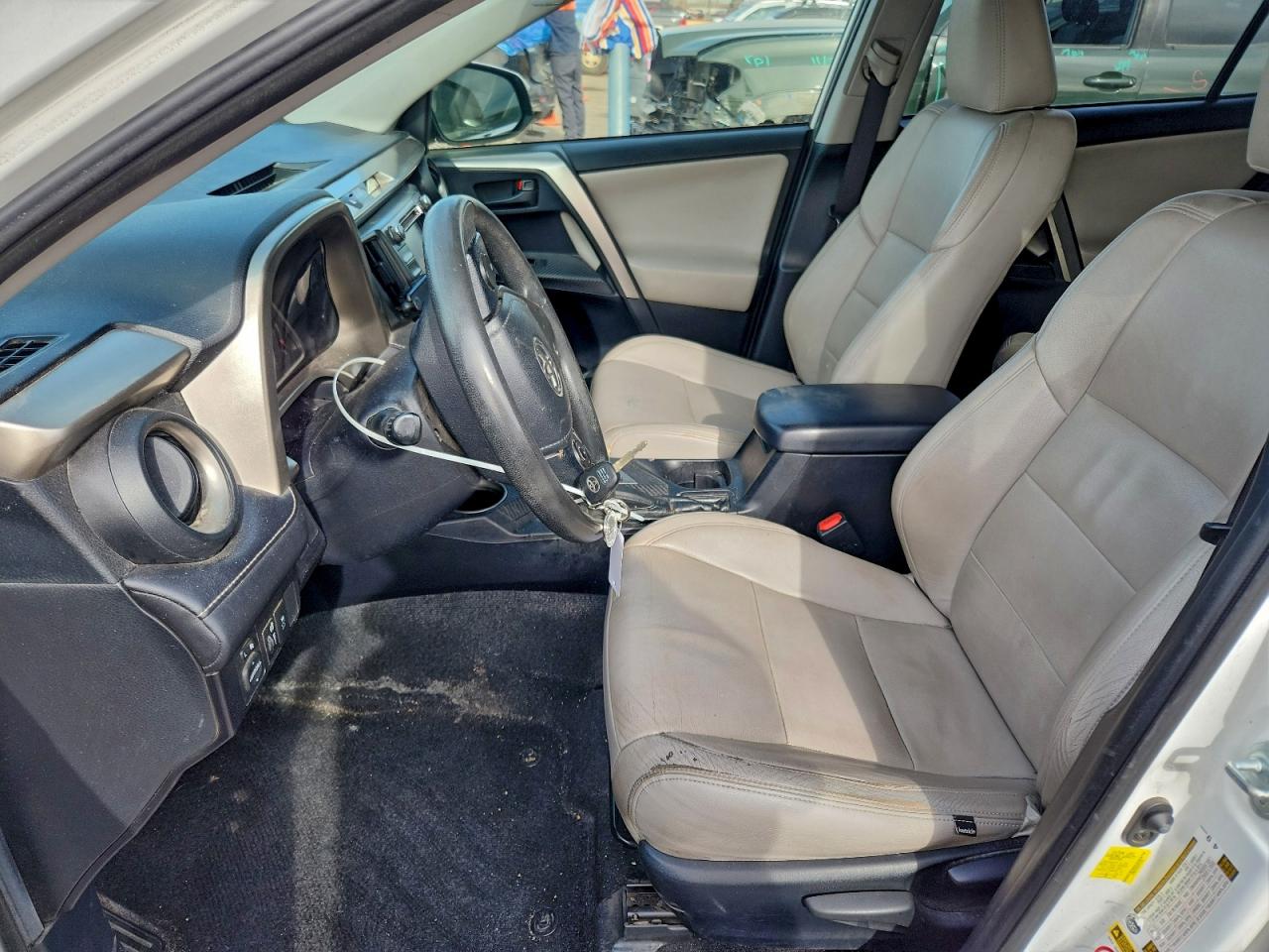 2013 TOYOTA RAV4 XLE photo 7