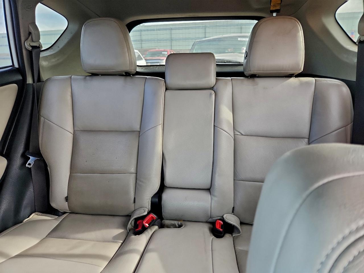 2013 TOYOTA RAV4 XLE photo 10