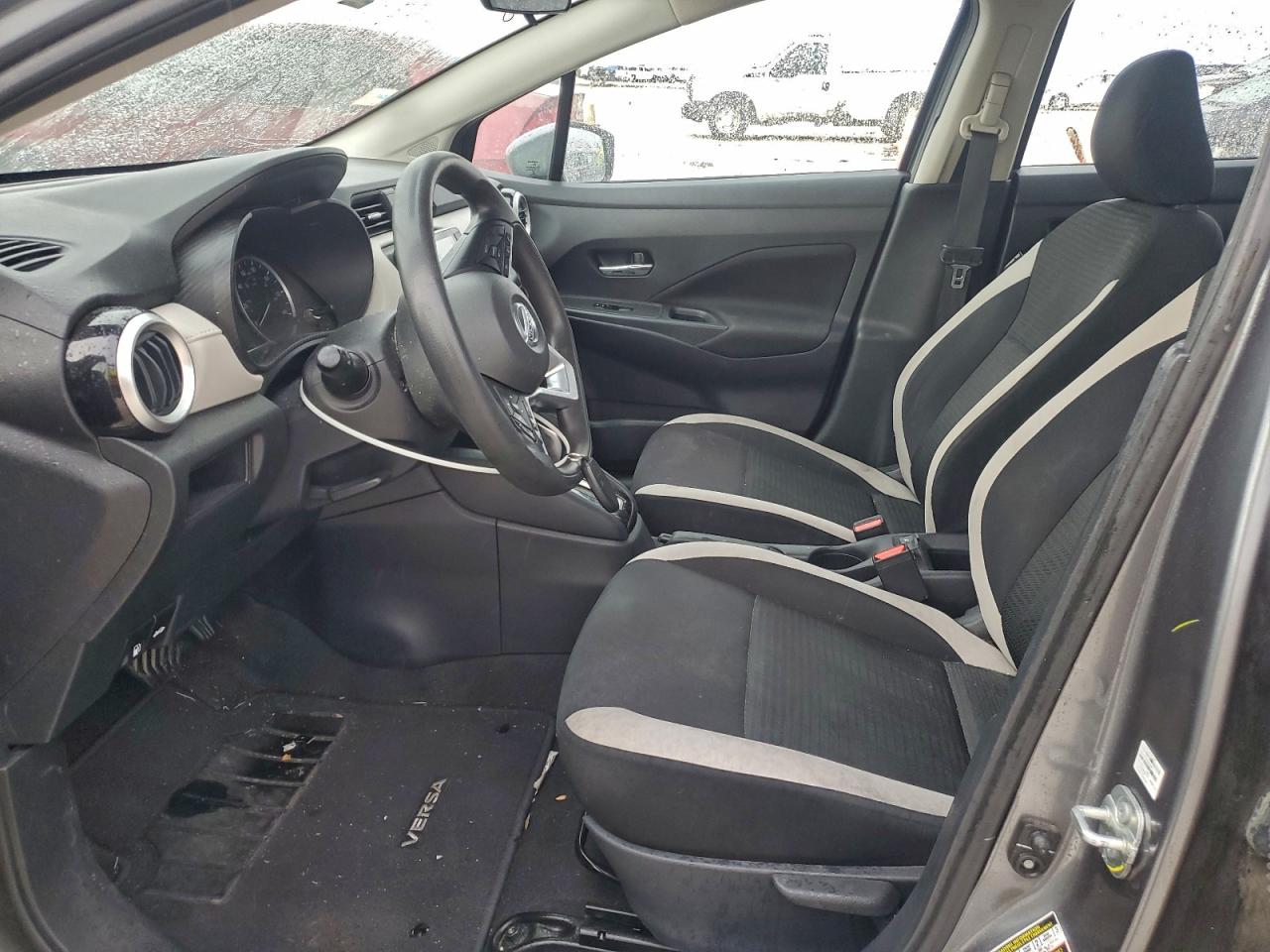 2021 NISSAN VERSA SV photo 13
