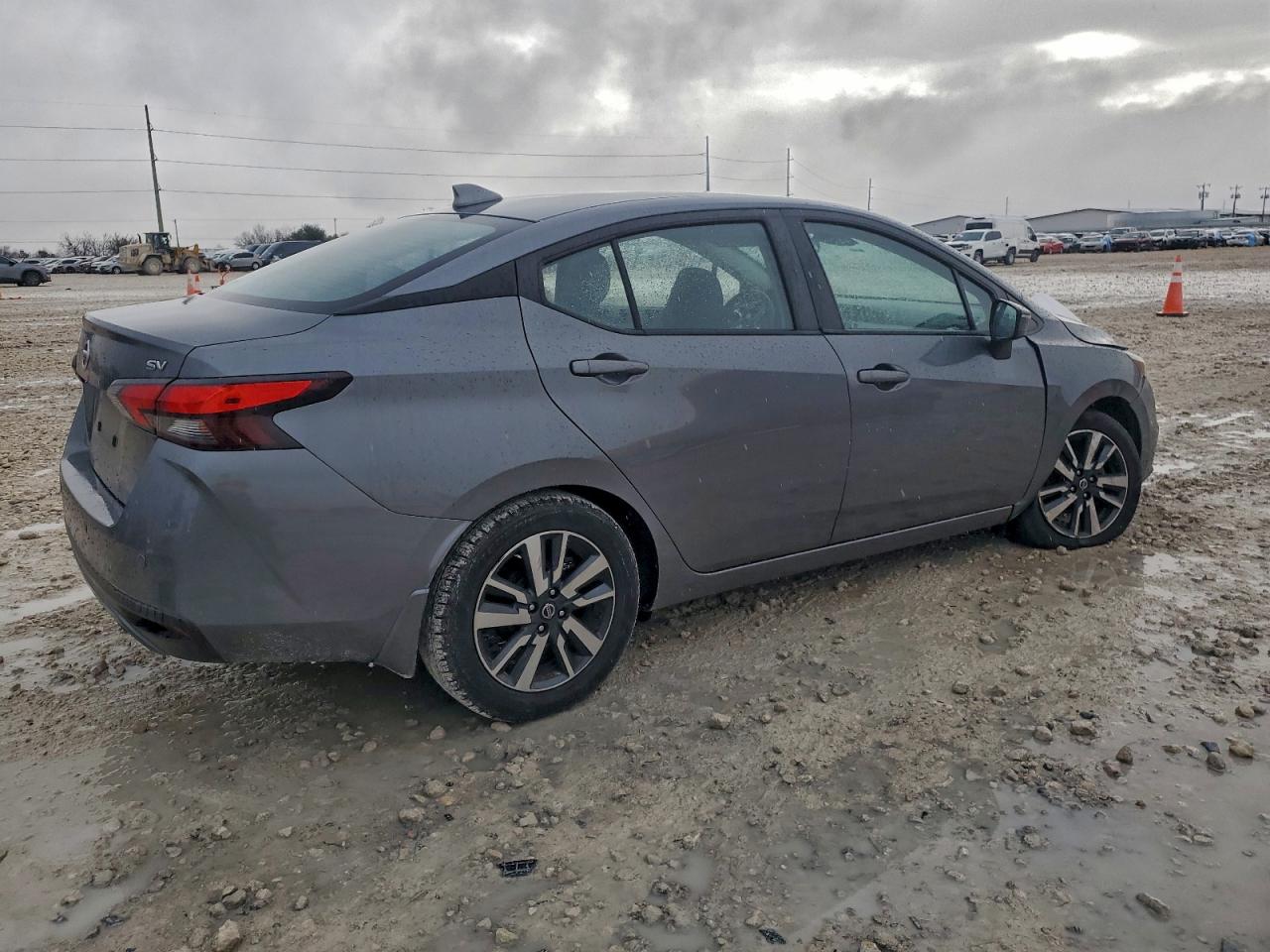 2021 NISSAN VERSA SV photo 5